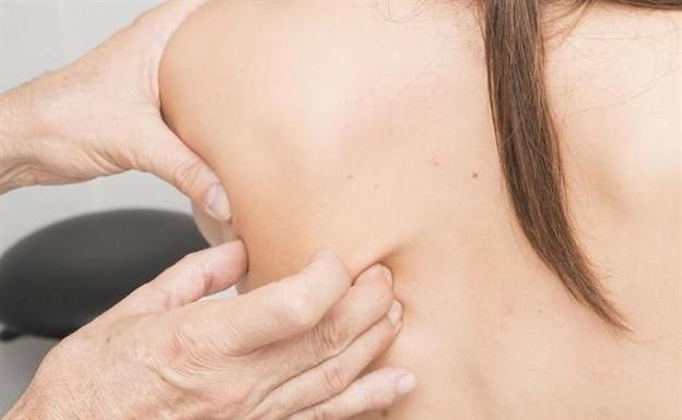 Patentan un dispositivo digital que detecta la posición de la columna y ayuda a rehabilitar la lumbalgia