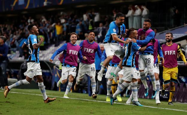 Gremio sufre ante el Pachuca y ya espera al Madrid