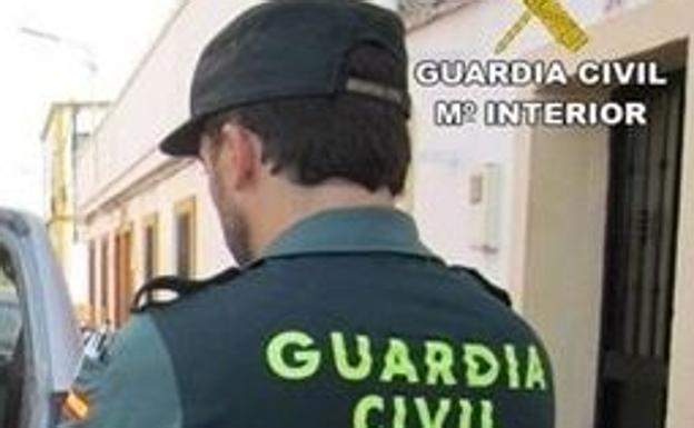 Roban seis viviendas aisladas en Torrox y se ocultan en un asentamiento chabolista en Granada