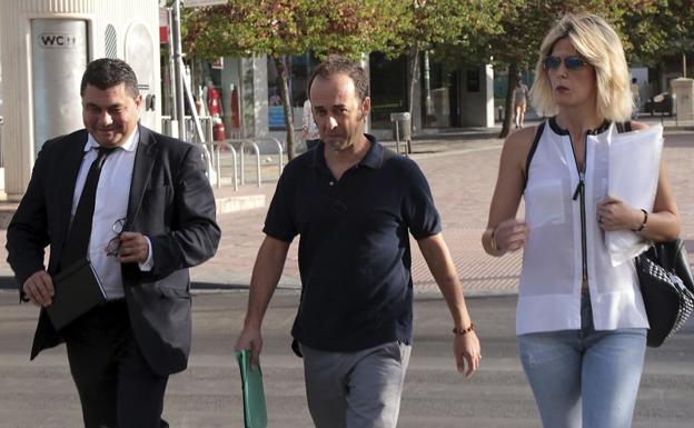 La defensa de Arcuri no recurre el archivo de la causa para la asesora y familiares de Juana Rivas