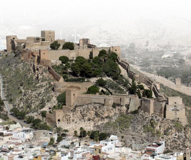 Cultura apenas ha invertido millón y medio en la Alcazaba en la última década