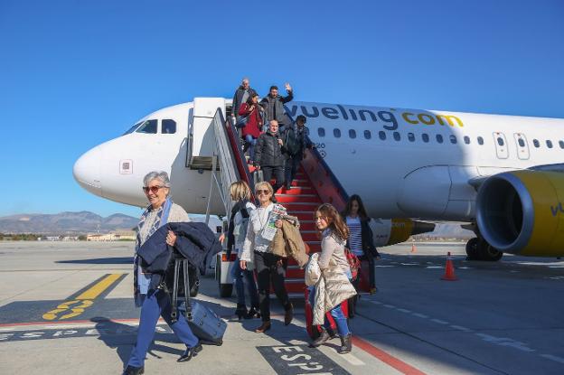 Vueling suspende en enero sus nuevos vuelos desde Granada sin comunicarlo