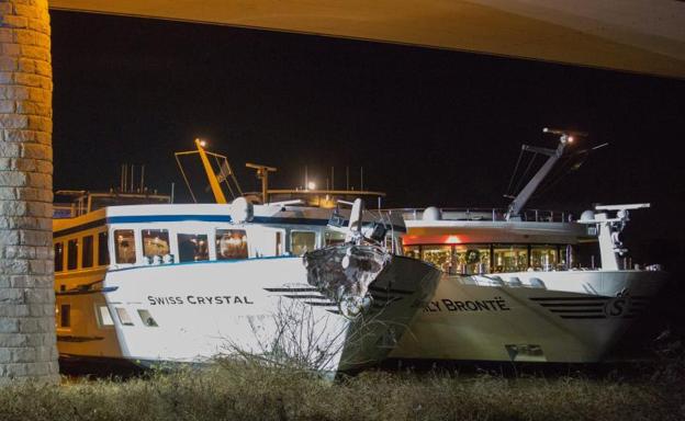 Al menos 27 heridos al chocar un crucero contra un puente en el Rin