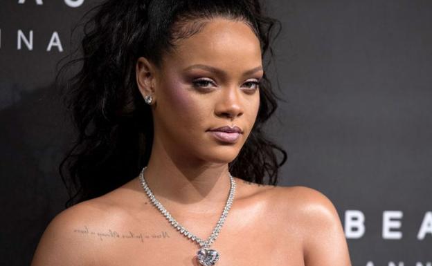 Asesinan a tiros al primo de Rihanna horas después de estar con ella