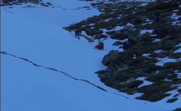 Rescatan a un montañero en Picón de Jérez tras precipitarse ladera abajo