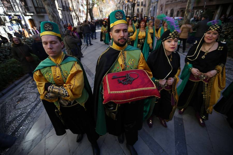 Desfile de moros y cristianos en el Día de la Toma de Granada