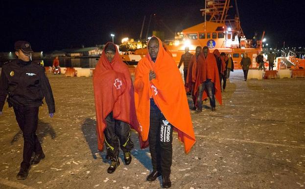 Las pruebas oseométricas confirman que dos de los últimos inmigrantes llegados a Motril son menores