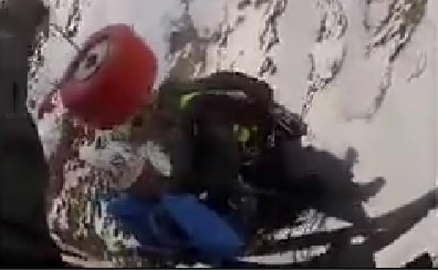 Rescatan en helicóptero a dos alpinistas de Jaén en Sierra Nevada