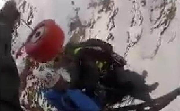Rescatan en helicóptero a dos alpinistas en Sierra Nevada
