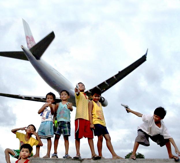 Niños que juegan a ser pistoleros y se convierten en asesinos