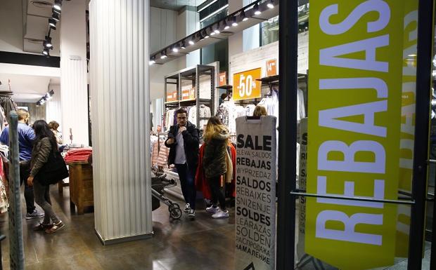 Facua alerta sobre la "manipulación" durante las rebajas