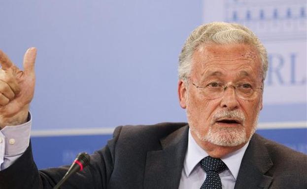 El Defensor andaluz propondrá a los diputados debatir sobre la eutanasia