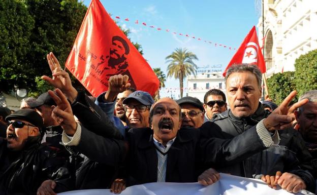 El Gobierno de Túnez anuncia nuevas ayudas sociales para aplacar las protestas