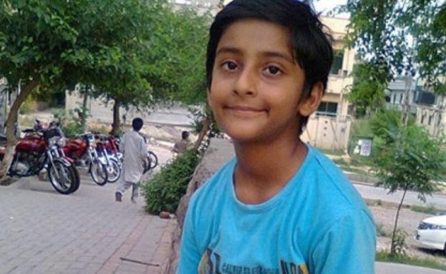 Un niño de Pakistán pide asilo en España para poder ser operado y extraerle metralla de la cabeza