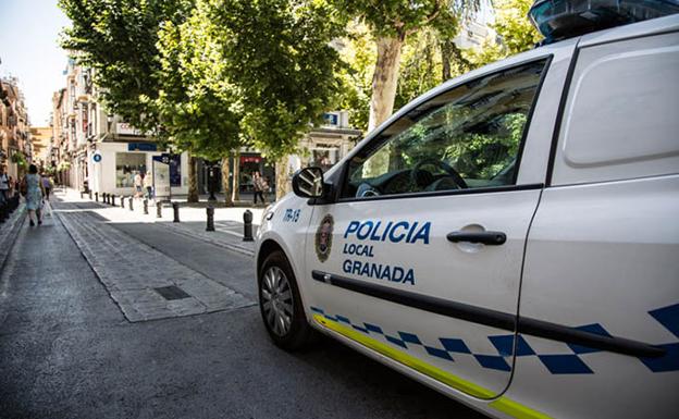 Detenido al conducir sin carné un hombre de 34 años sobre el que pesaba una orden judicial