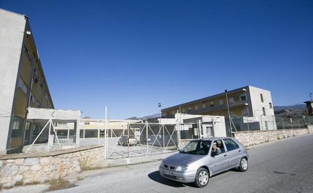 Asociaciones contra los CIES se oponen a un centro de inmigrantes en Motril