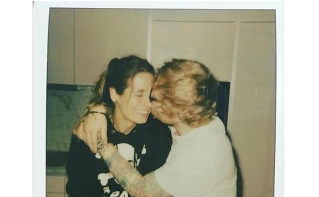 Ed Sheeran se casa con su novia de toda la vida