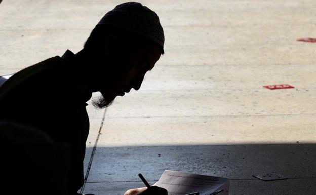 "Me han enseñado a matar": un estudiante asesina al director de su instituto por "blasfemo"