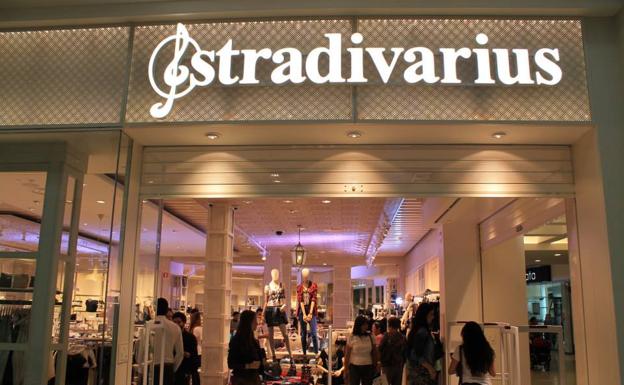 Los pantalones de Paula Echevarría que puedes comprar en rebajas en Stradivarius