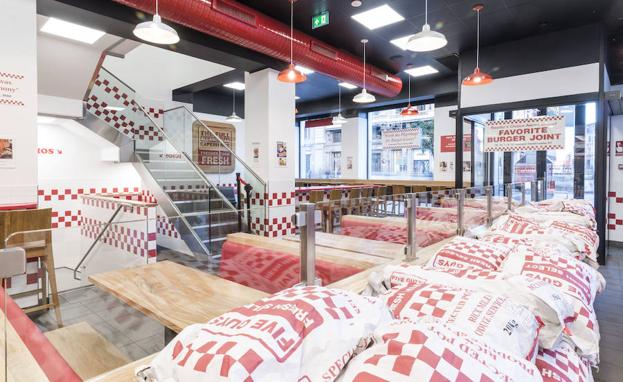 Five Guys busca 60 trabajadores en Granada