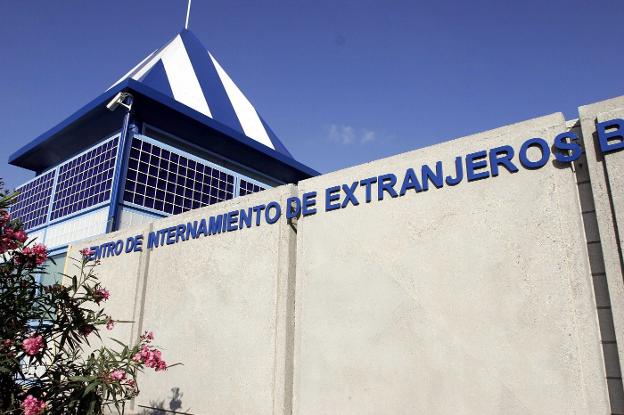 Detenido en Arbuniel un sospechoso de reclutar yihadistas que animó a «matar a todos los infieles»