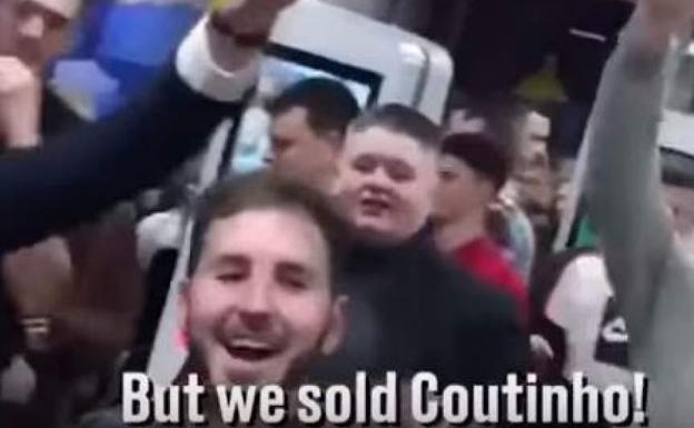 Los fans del Liverpool viralizan una nueva canción en McDonald's