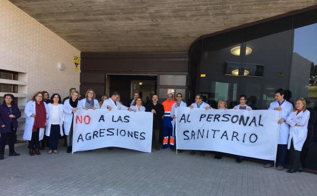 Protestas de los sanitarios de Bailén y Baños por las agresiones