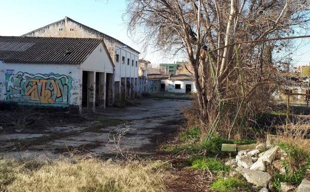 La Junta adjudica la demolición de las edificaciones de Los Mondragones en un solar donde se edificarán viviendas