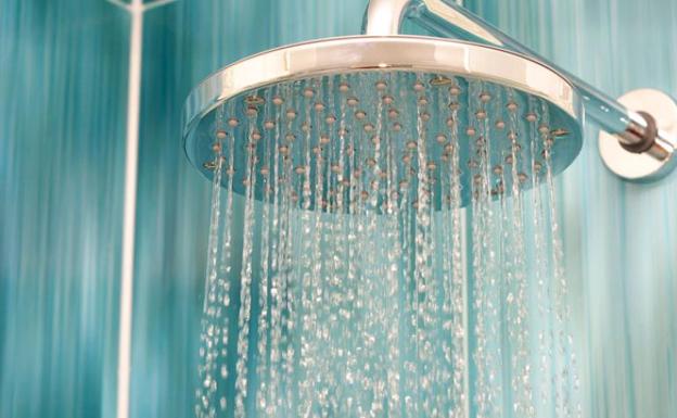 Quemó con agua hirviendo en la ducha a un niño de 4 años, que estuvo 42 días ingresado