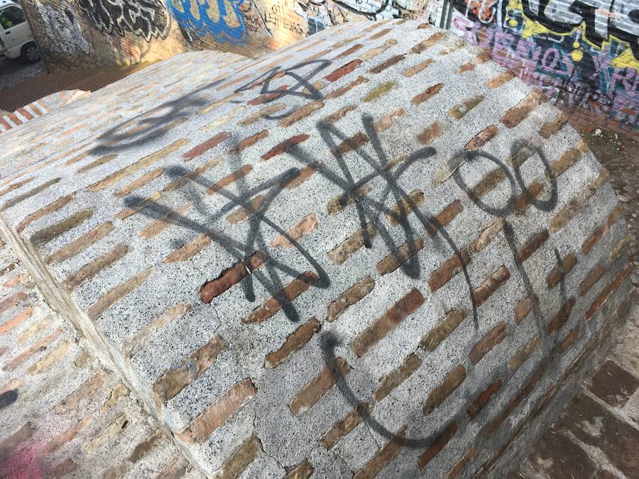 Estas son las pintadas que han aparecido en el Aljibe del Zenete