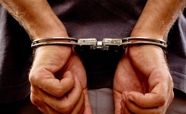 Estafa más de un millón de euros a su propia empresa