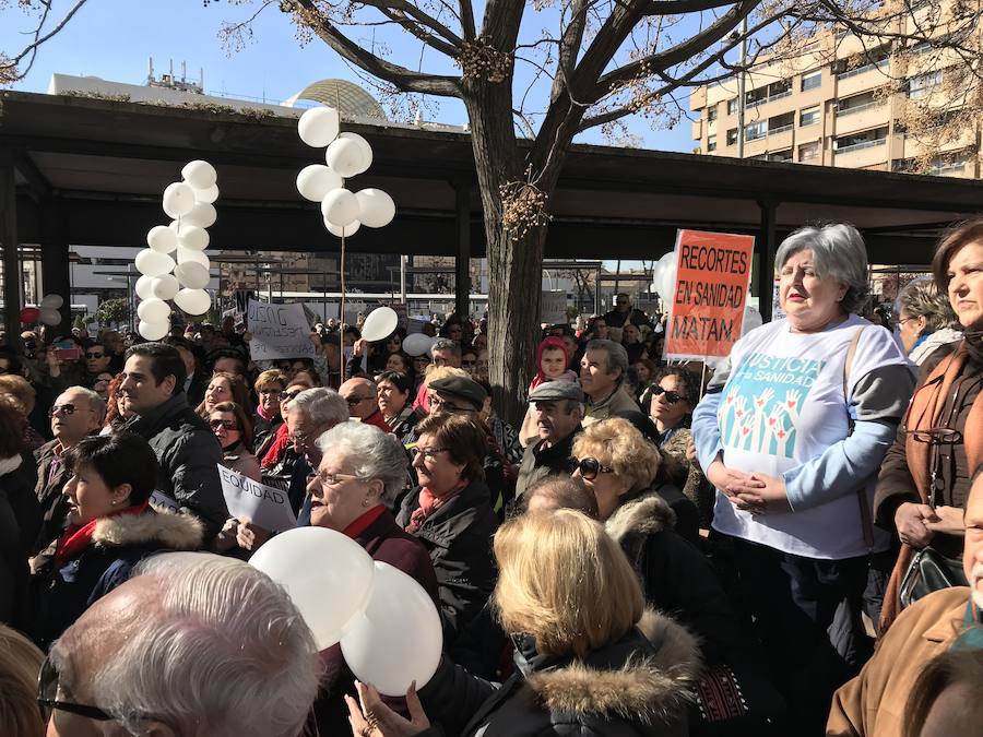 Unas 200 personas piden en Granada la dimisión de "los ideólogos de la fusión"
