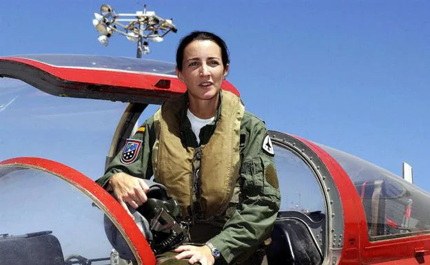 Medalla de Andalucía para la primera mujer piloto de caza, de Almería