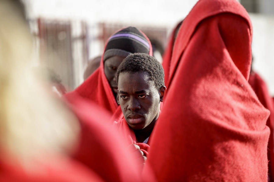 El rescate de los 23 subsaharianos que han llegado a Motril, en imágenes