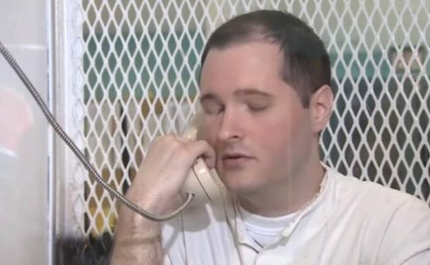 Un hombre mata a su madre y a su hermano y se salva de la muerte gracias a su padre