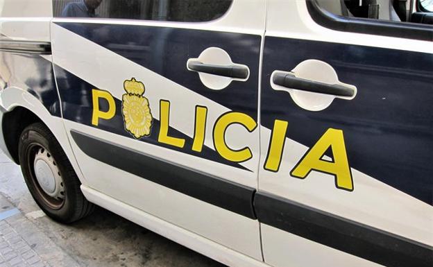 Intenta matarse clavándose un cuchillo y rajándose con un cúter tras ser agredida por su pareja durante 3 días