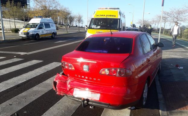 Arrollan a una chica de 34 años en silla de ruedas en un paso de peatones