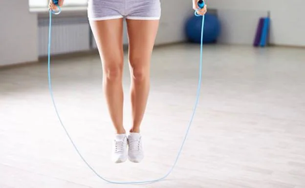 El ejercicio de cuerda que te ayuda a adelgazar en diez sin ir al