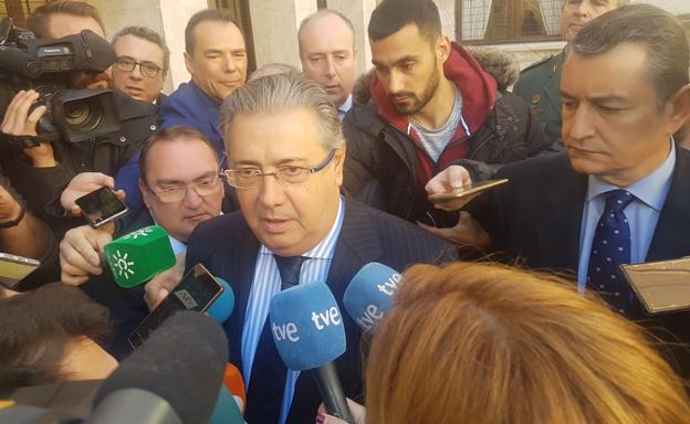 El ministro del Interior visita a los padres de Gabriel para trasladarles su "apoyo y esperanza"