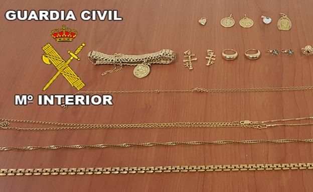 Robaron joyas en una casa de Huelma haciéndose pasar por trabajadores de Dependencia