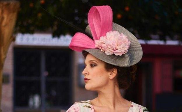 Desfile de tocados a beneficio de Pídeme la Luna