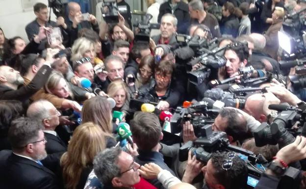 Susana Díaz en la capilla ardiente de Gabriel: "Ninguna persona está preparada para una cosa así"