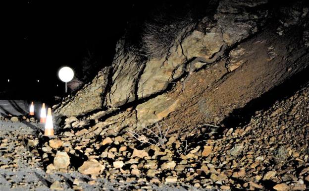 Deslizamiento en una carretera de la Alpujarra