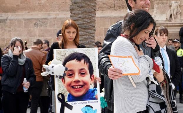 No puedo proteger siempre a mi hijo. Pero tú sí