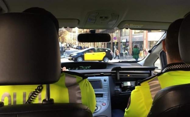 Le retiran el coche por ir muy borracho y va al depósito a por él igual de bebido