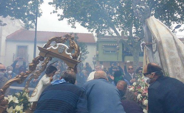 Curso para los vecinos que quieran participar en su 'procesión de los petardos'