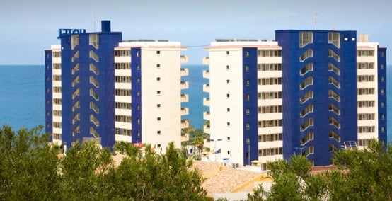 Los bomberos liberan a un hombre con un testículo atrapado en una silla de un hotel