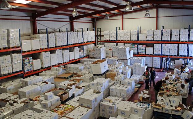 El Gobierno reparte más de 2.700 toneladas de alimentos en Almería