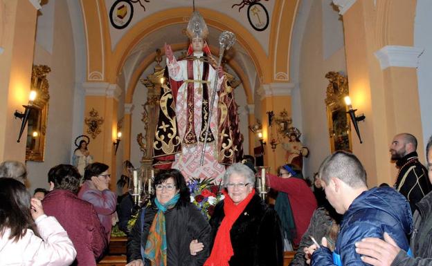 La imagen de San Blas bendito de Dúrcal regresa a su ermita tras haber permanecido en la iglesia desde su onomástica