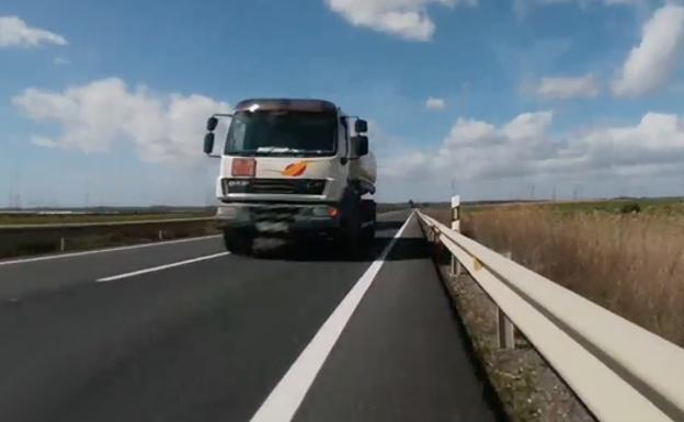 La locura de un camionero que pudo haber matado a un ciclista en las carreteras de Andalucía